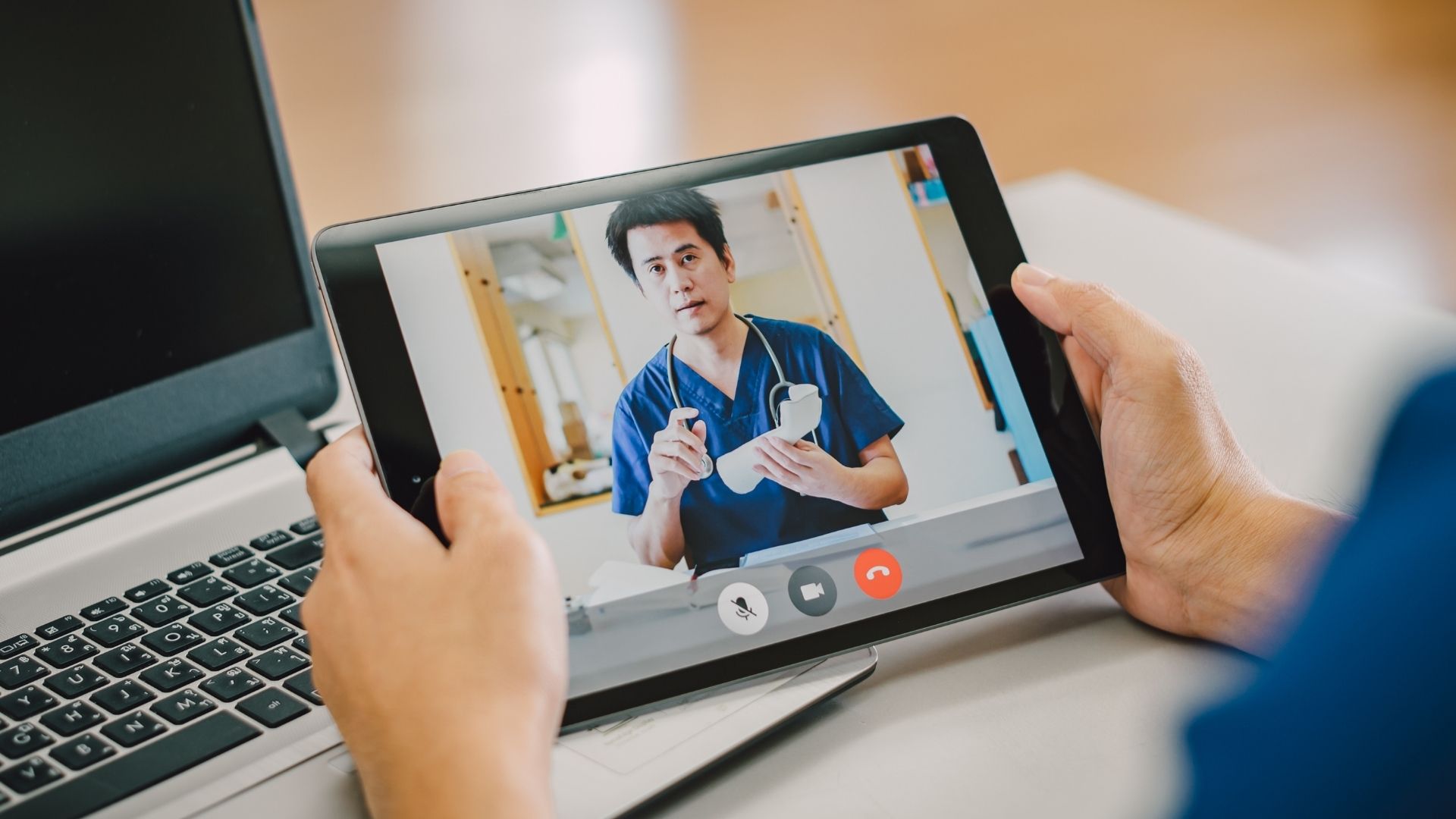 Video remote interpreting session by Silverminds
